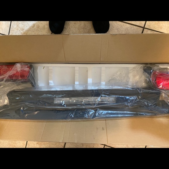 dodge challenger 2010-14 back bumper lights